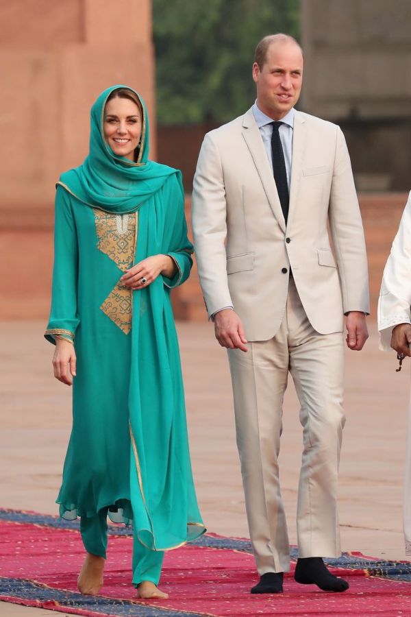William And Kate Visit Badshahi Mosque On Day 4 Of Pakistan Tour