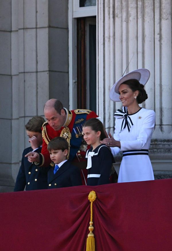 Watch Princess Charlotte Gives Prince Louis A Stern Telling Off On Buckingham Palace Balcony 